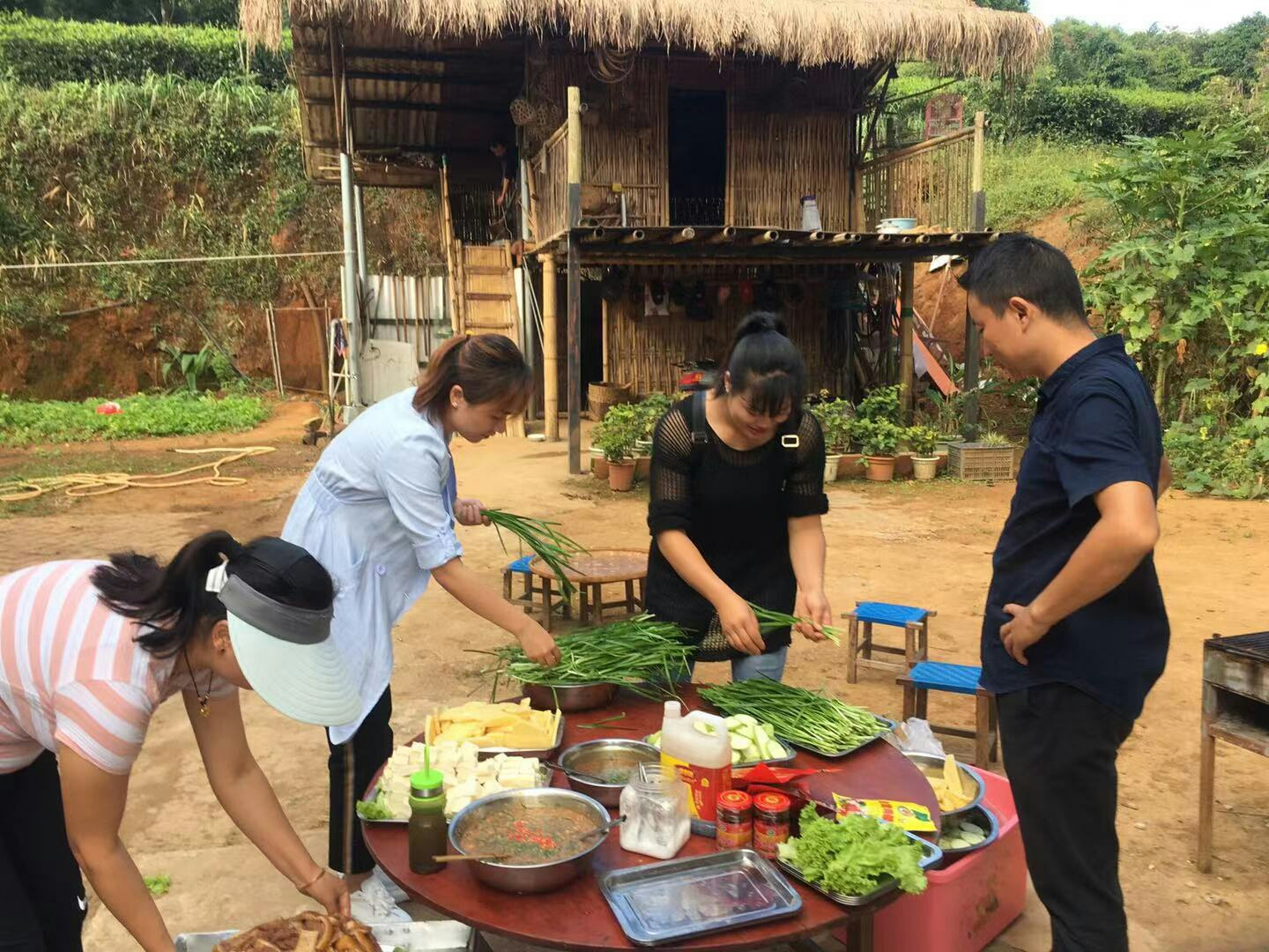 聚焦Ⅱ就在今天芒市三小200班同学走进载瓦拥他们去干什么