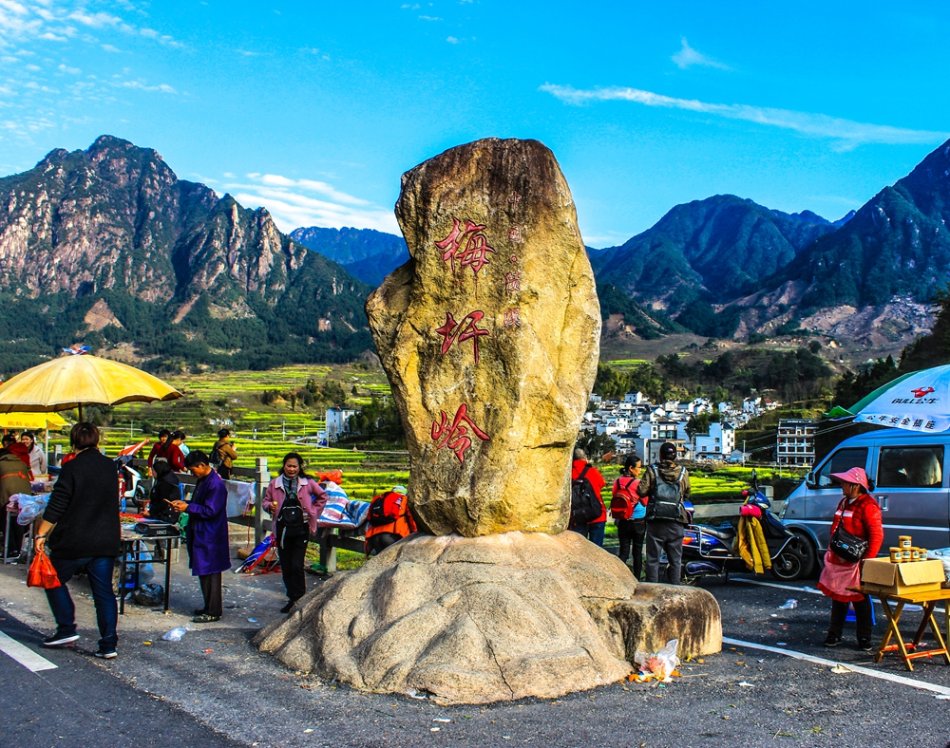 家朋梅干岭梯田的油菜花开了又是一个拍片的季节