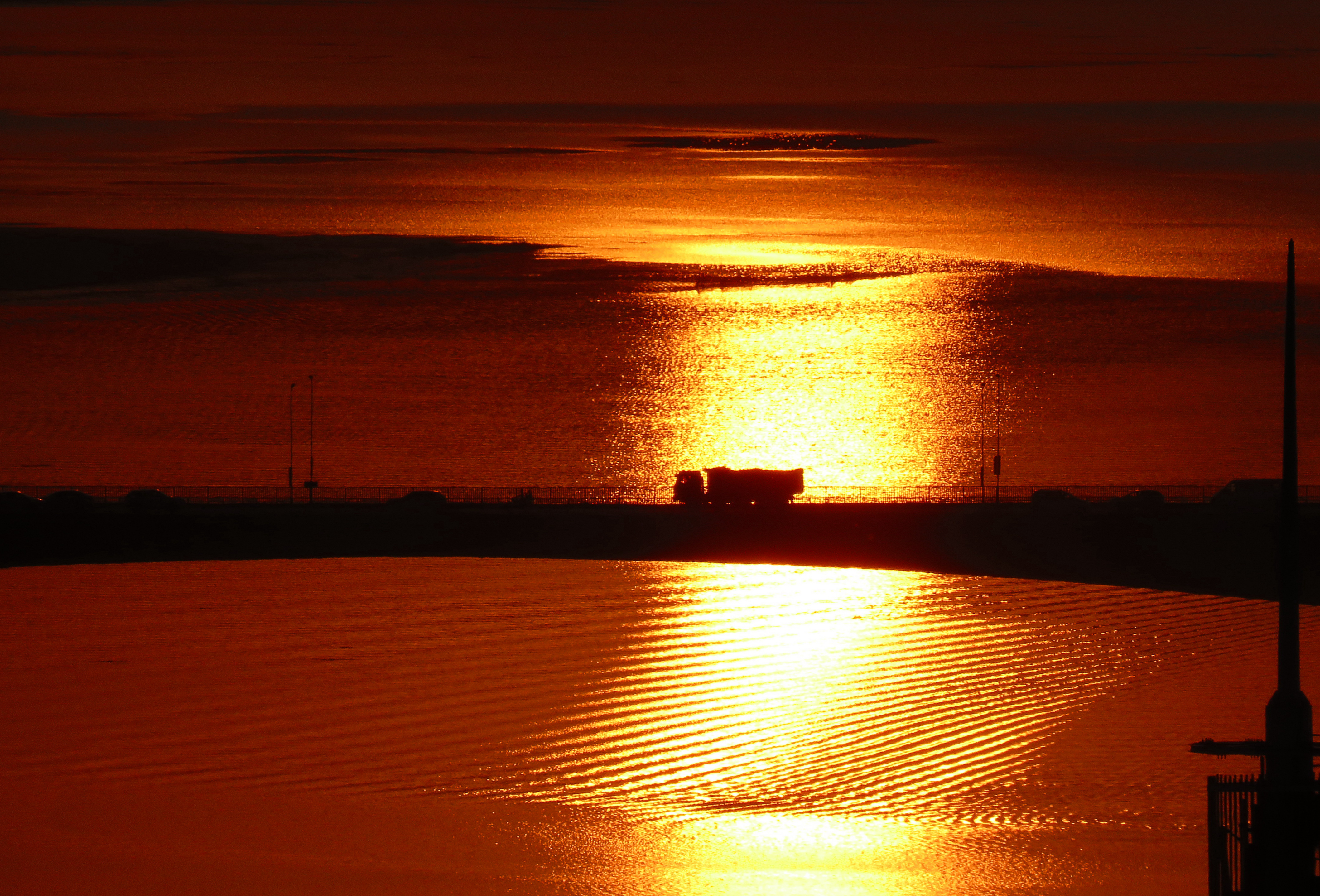 蓝天白云夕阳红