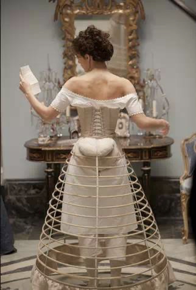 新洛可可时代下的克里诺林裙