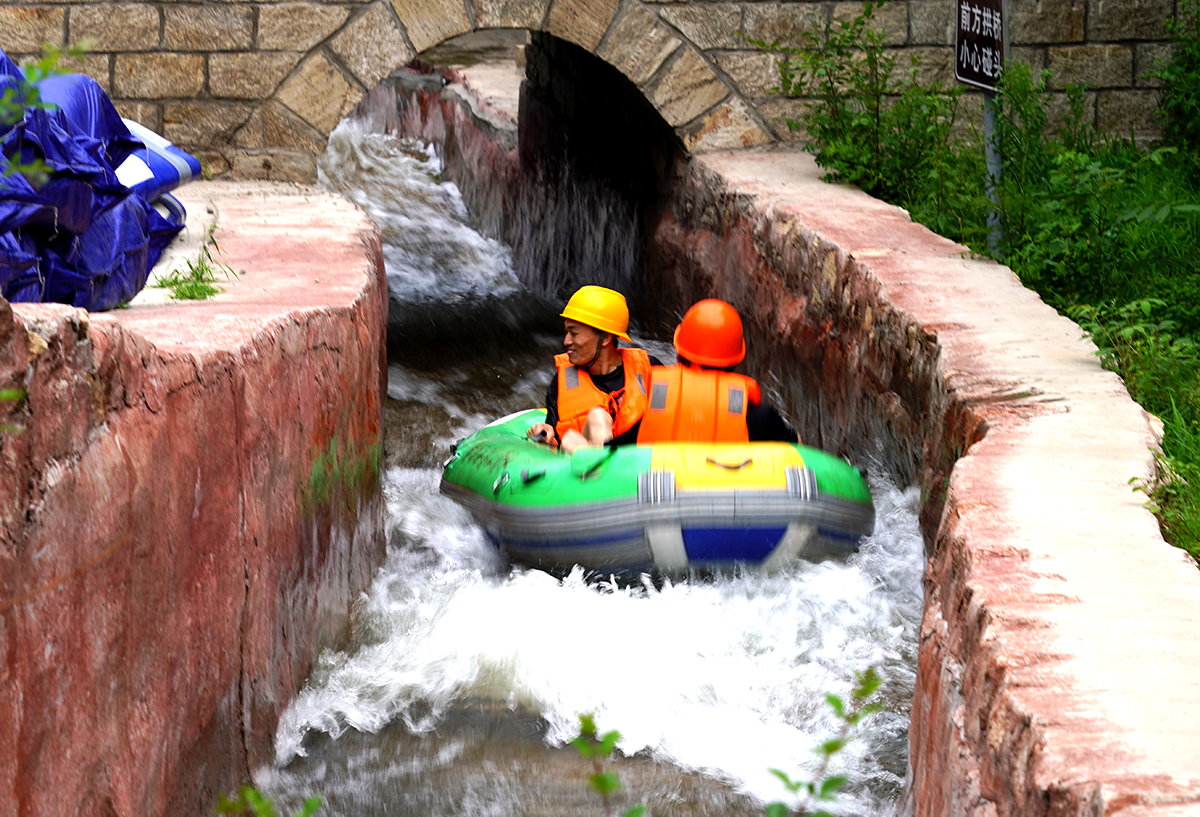 著名的"高山滑水"项目.