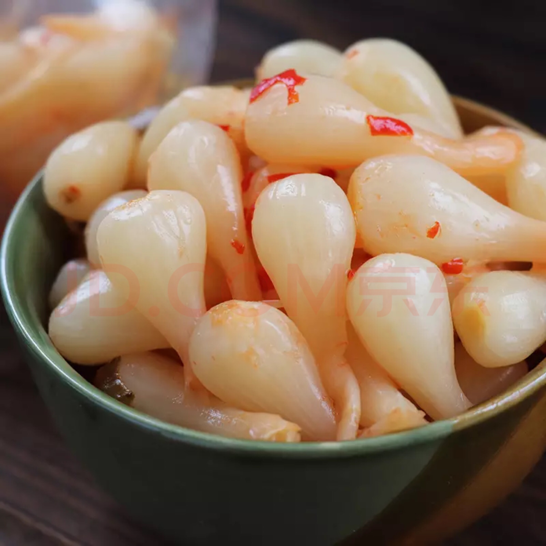藠头是一种很普通的食材,小时候家里经常把它放上餐桌,味道记忆犹新.