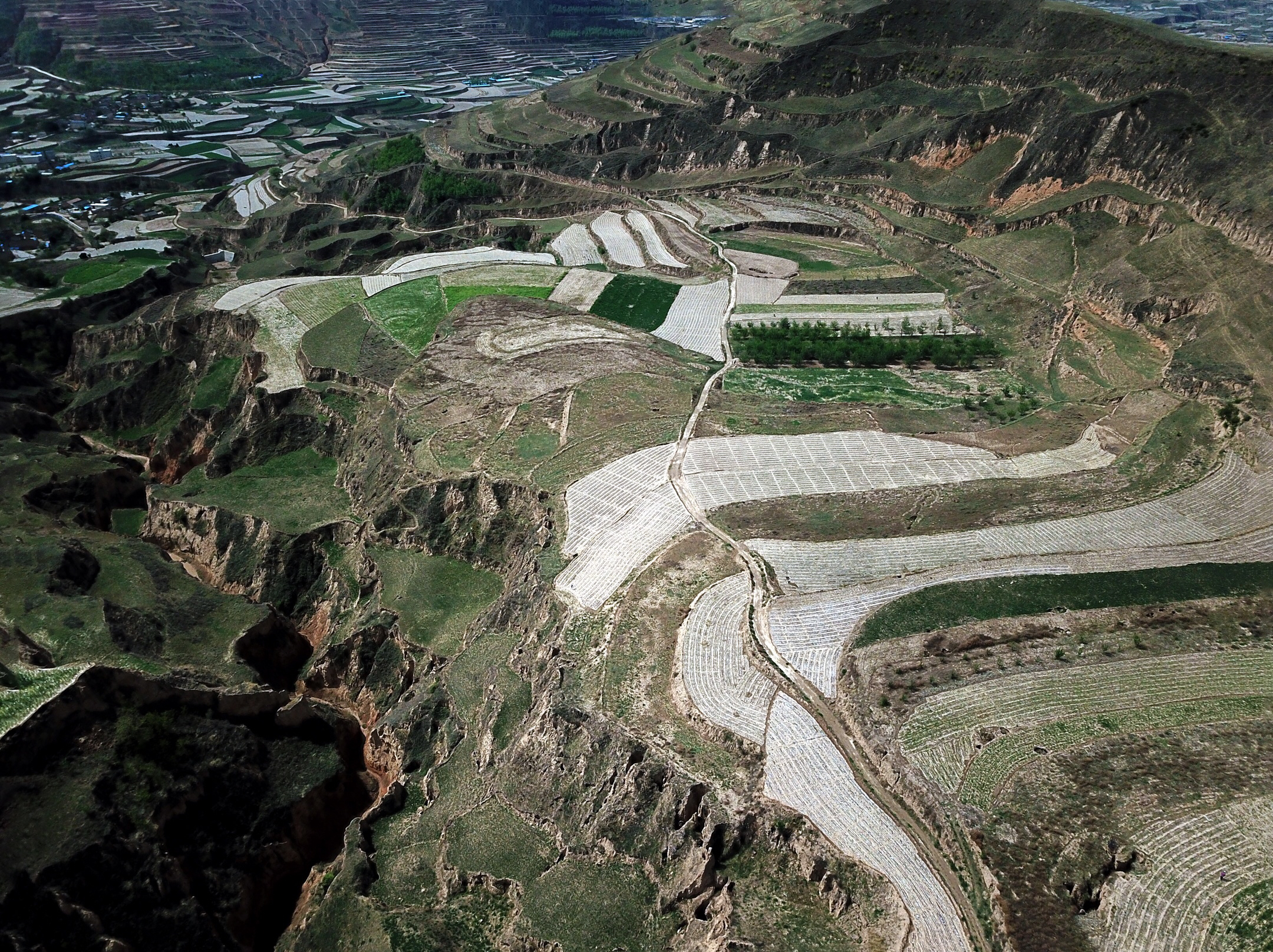 美丽乡村一角定西市通渭县襄南乡偏神湾社牛孟滩