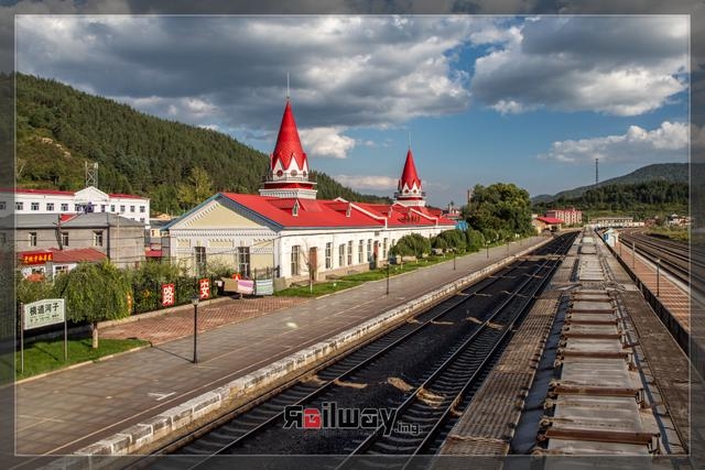 建站初期称为一六二小站,后改称伊林斯基,时为会让站.1935年改称伊林.