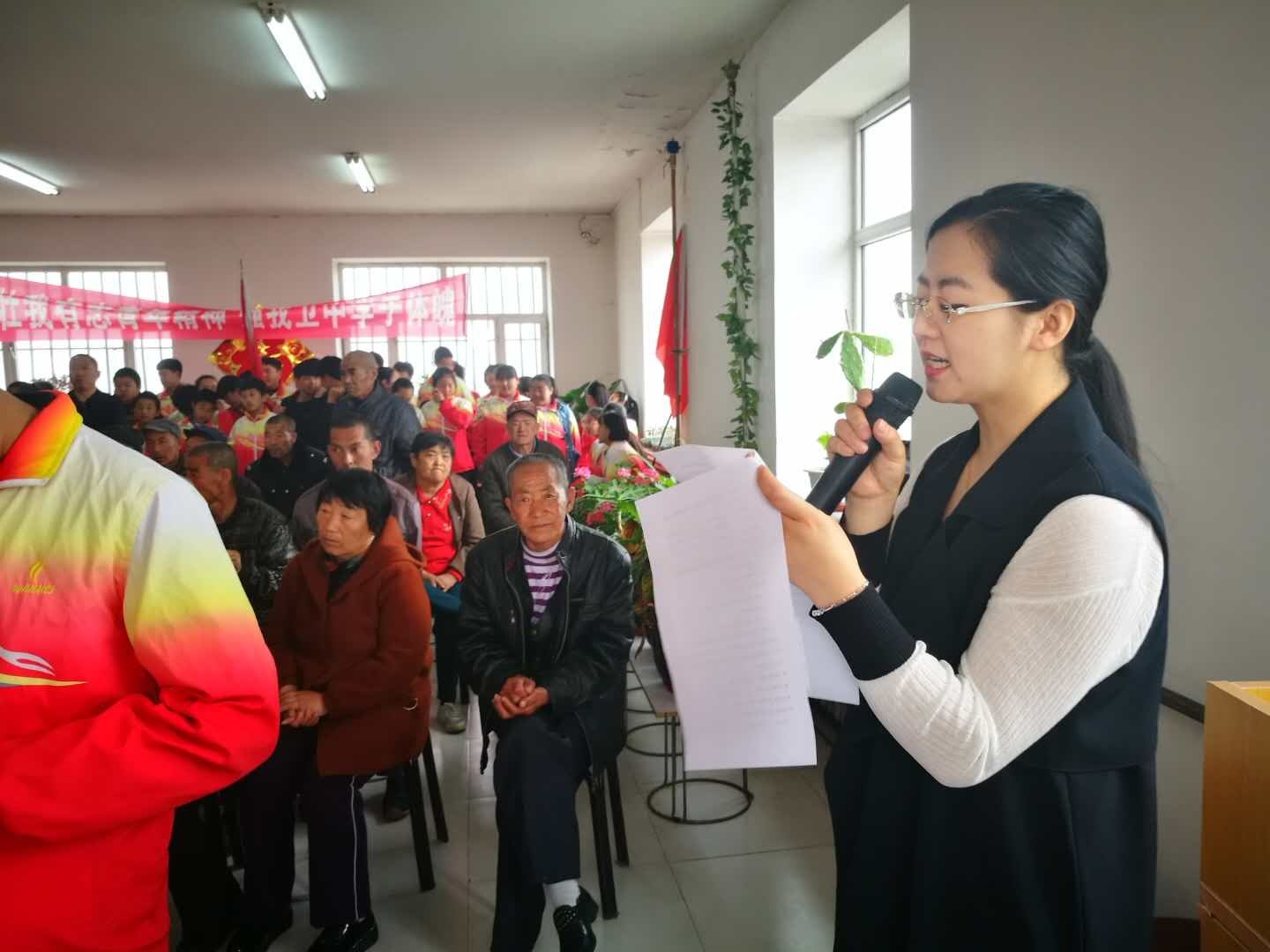 卫国中学弘扬五四精神做合格青少年敬老院慰问演出活动