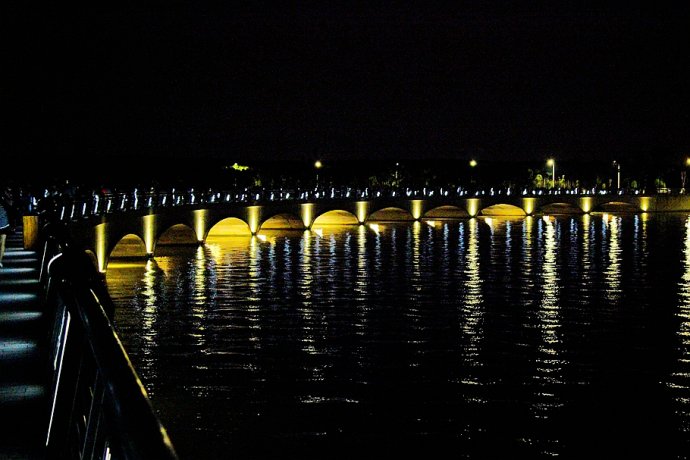 青浦彩虹桥夜景图片图片