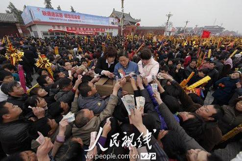 中国淮阳祭拜人祖伏羲二月二庙会