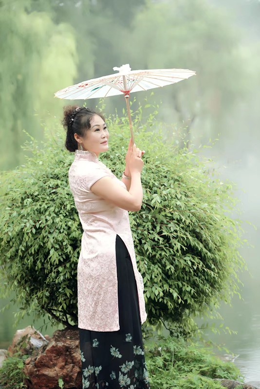 雨中旗袍