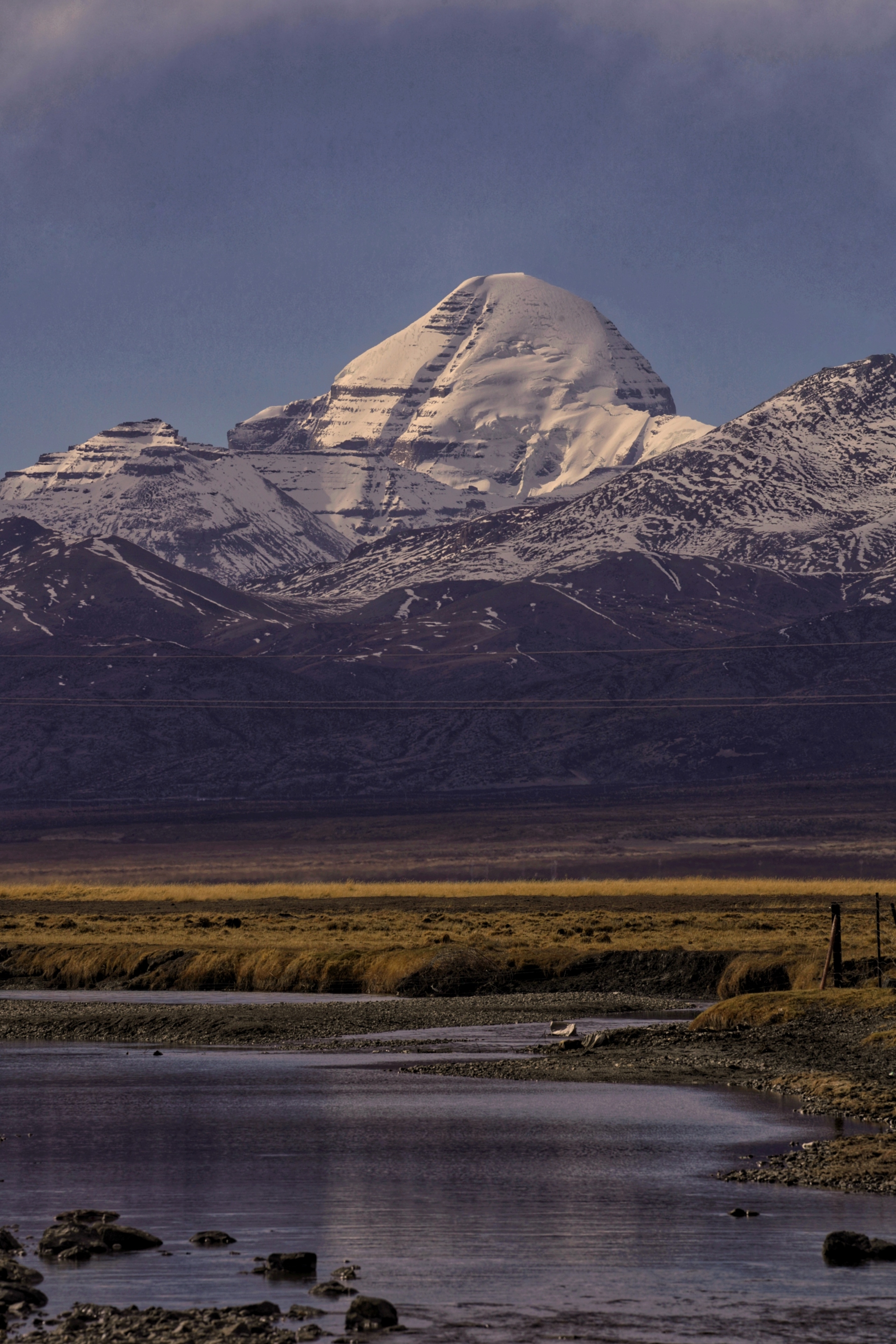 浩翰,宁静,清澈的玛旁雍错湖是世界上多个宗教认定的圣湖,唐朝高僧