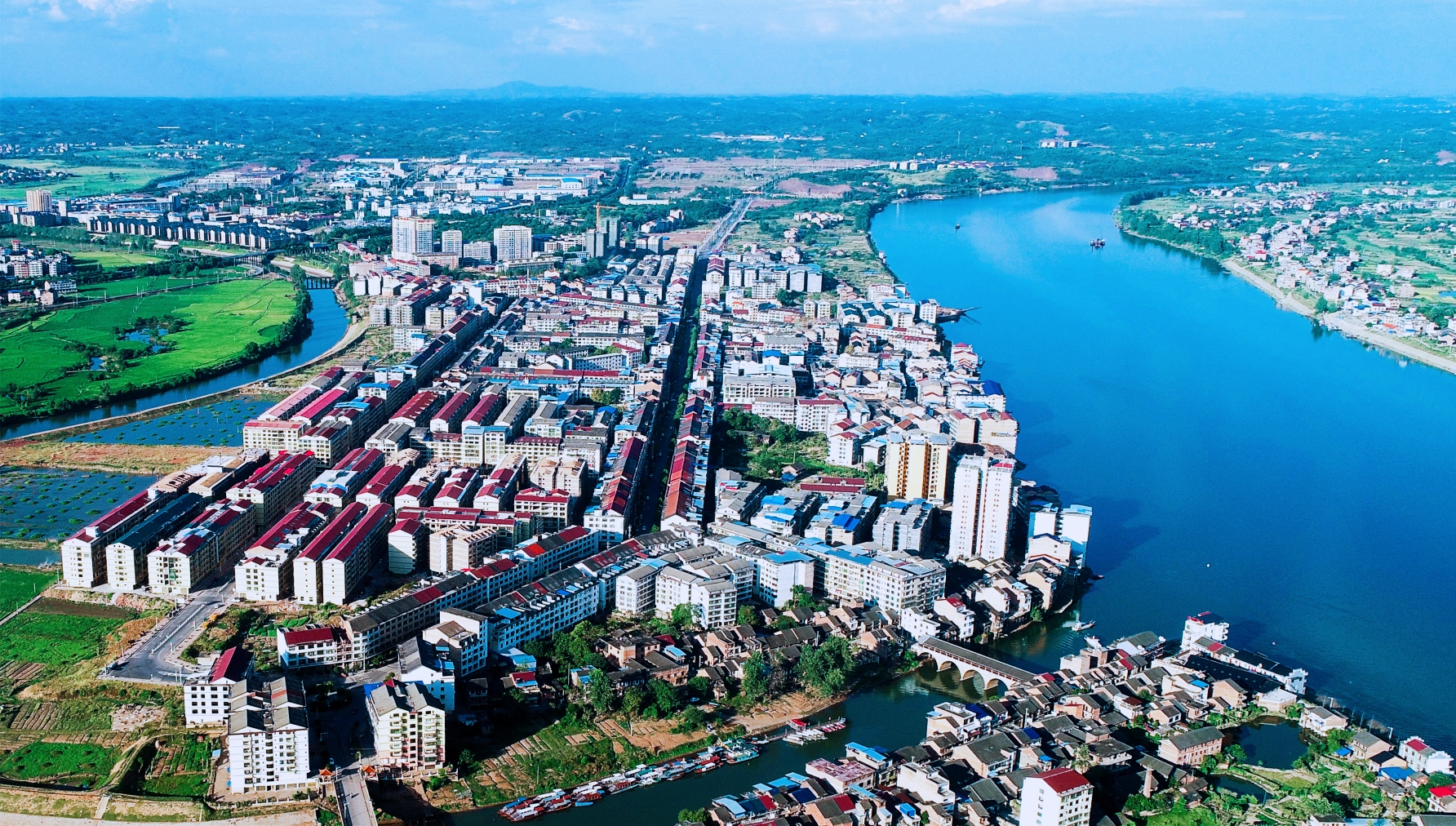 湘江明珠金归阳赠书仪式2021年4月25日上午在归阳镇人民政府三楼会议