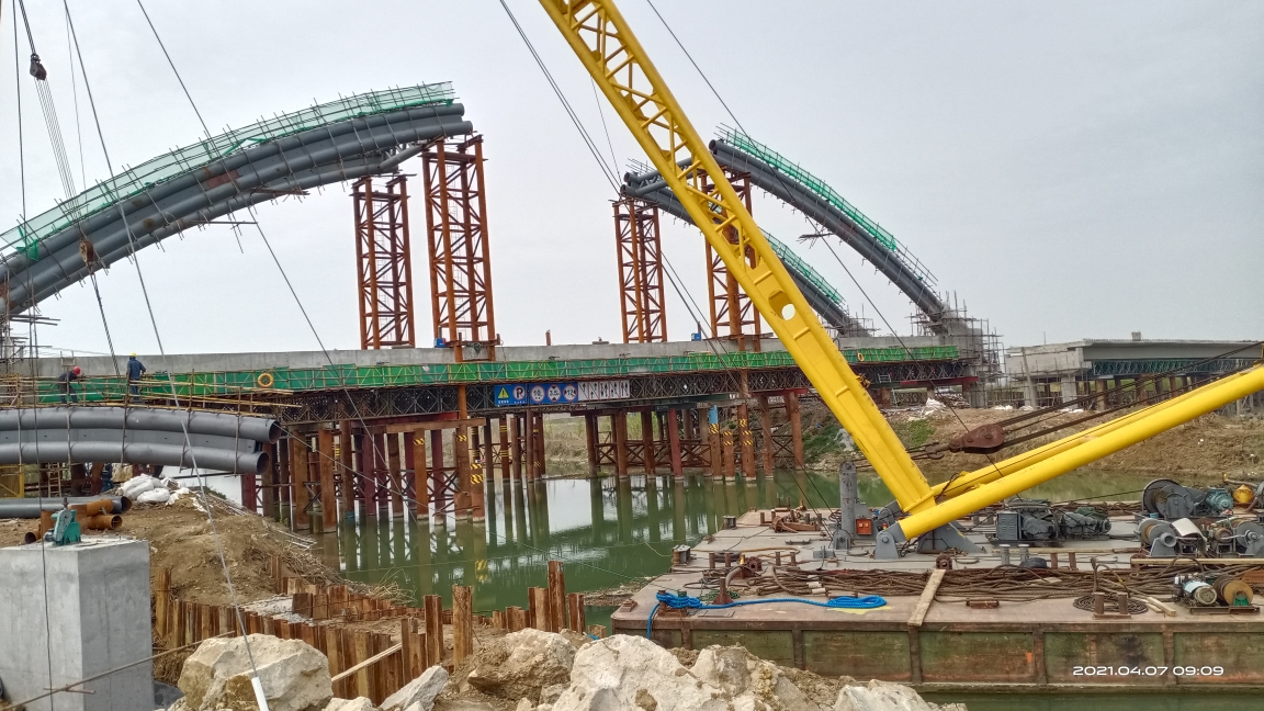 跨淮沭新河二兴大桥拱肋安装合龙