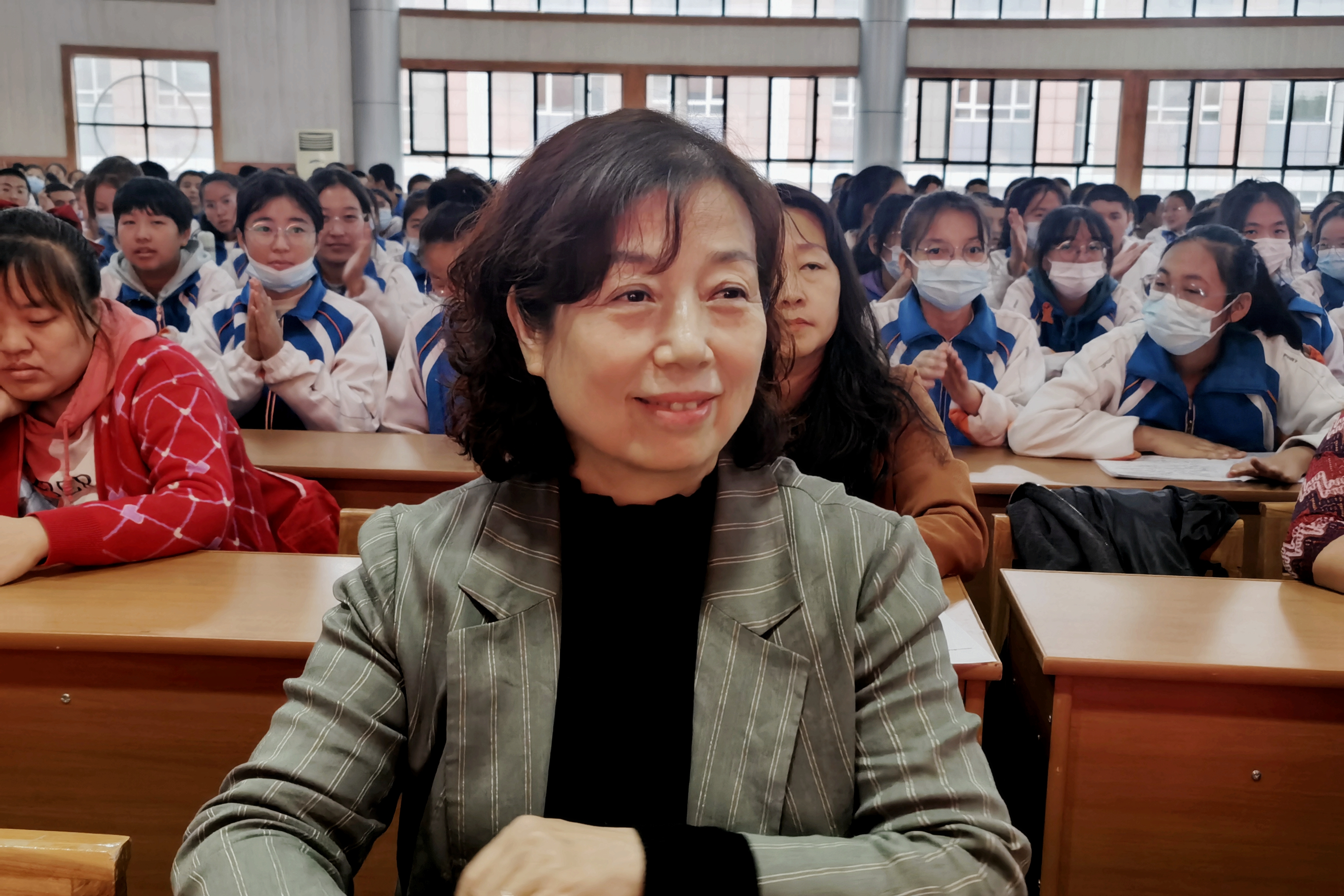 金秋十月丹桂飘香八中校园诵歌飞扬石河子第八中学迎国庆讲演比赛
