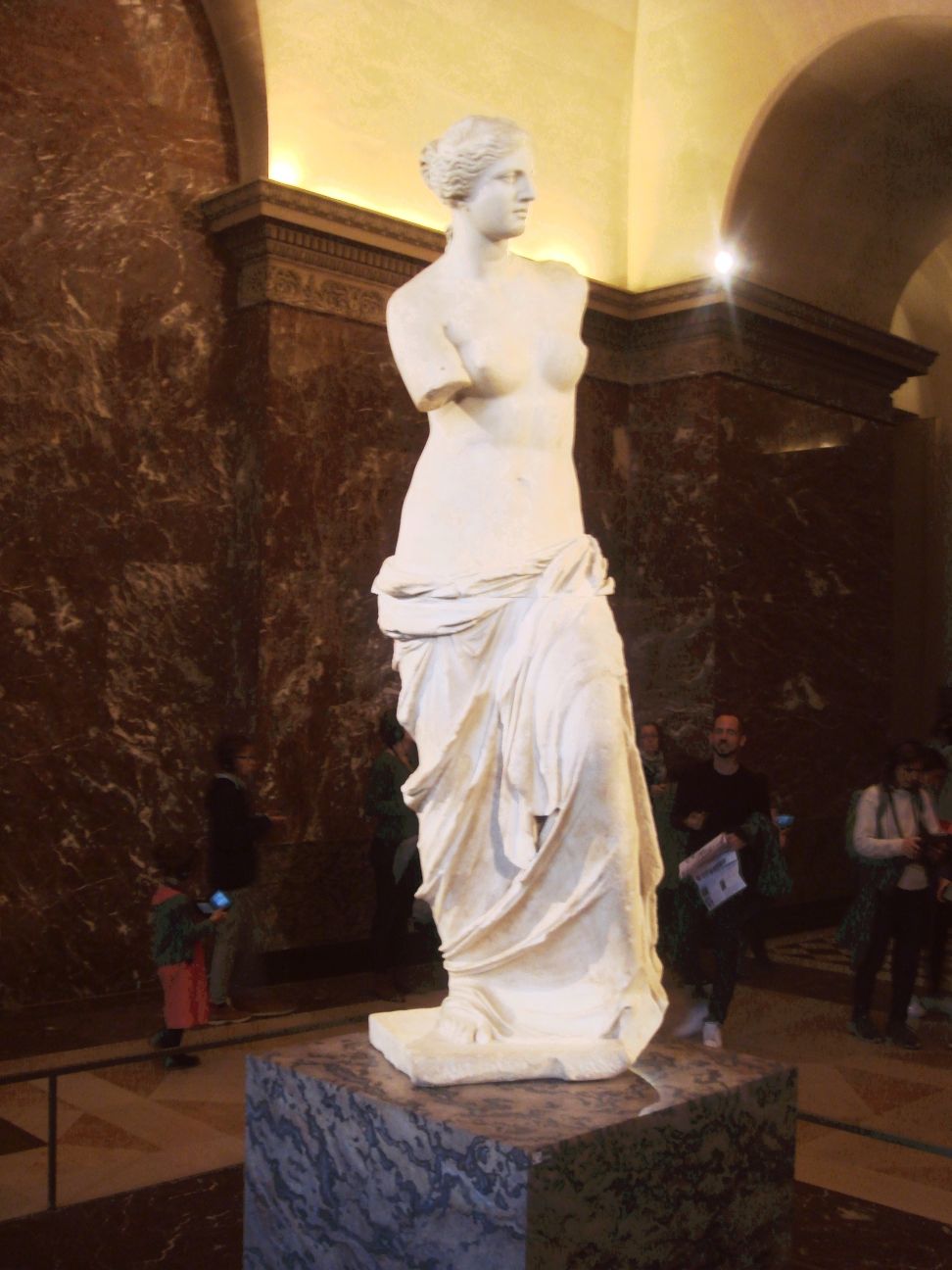 卢浮宫镇馆之宝～维纳斯雕塑像卢浮宫镇馆之宝～胜利女神雕塑像卢浮宫