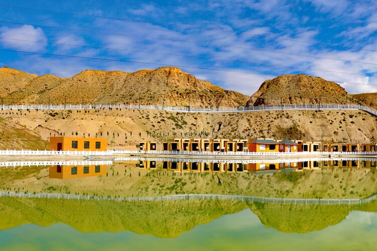 1晚住宿  壹方圆小镇 千姿湖 水车广场 美地花园 松巴峡5个景点