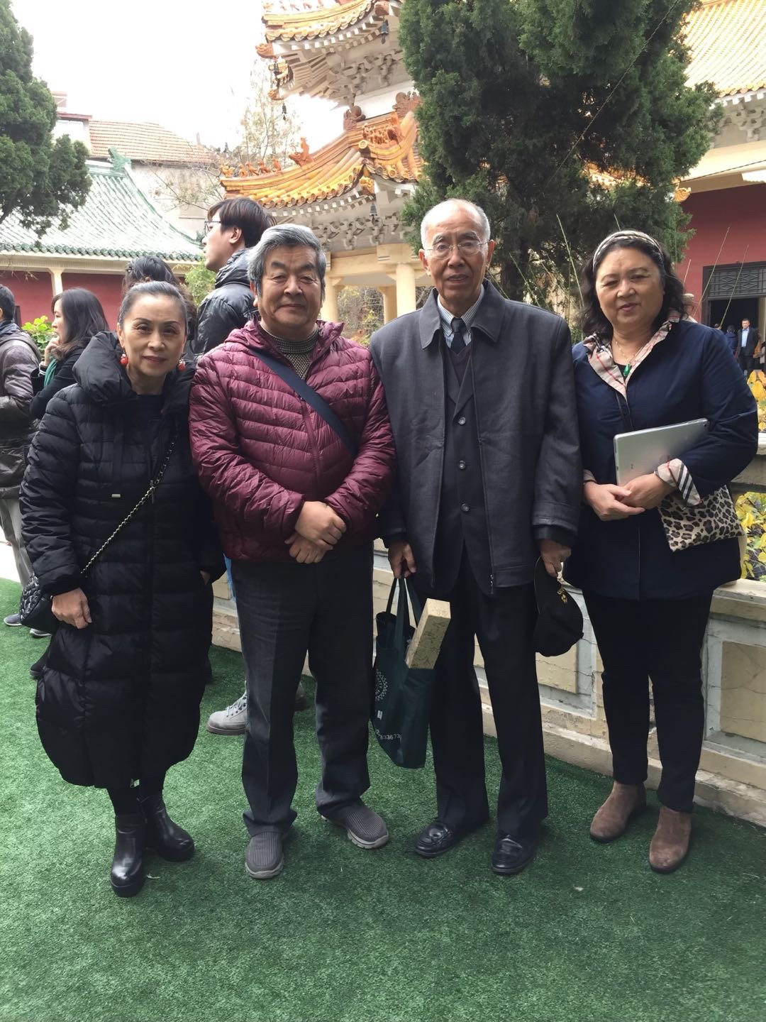 沉痛哀悼庆泰兄于鲁辉