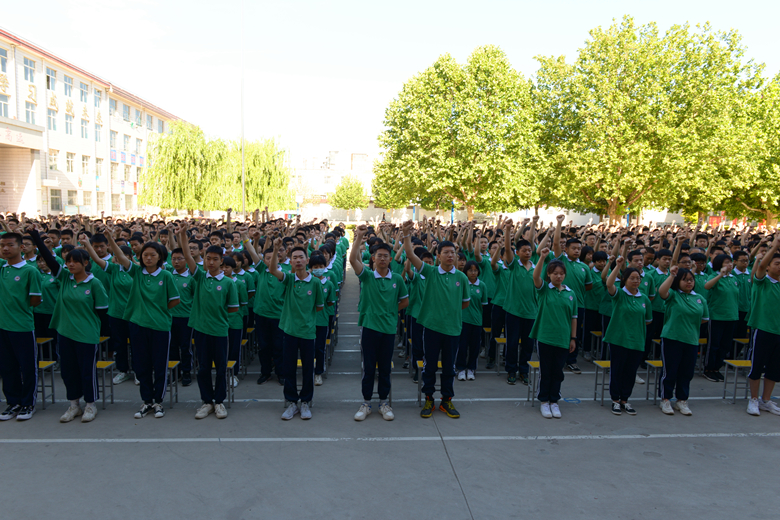 平山中学校服图片