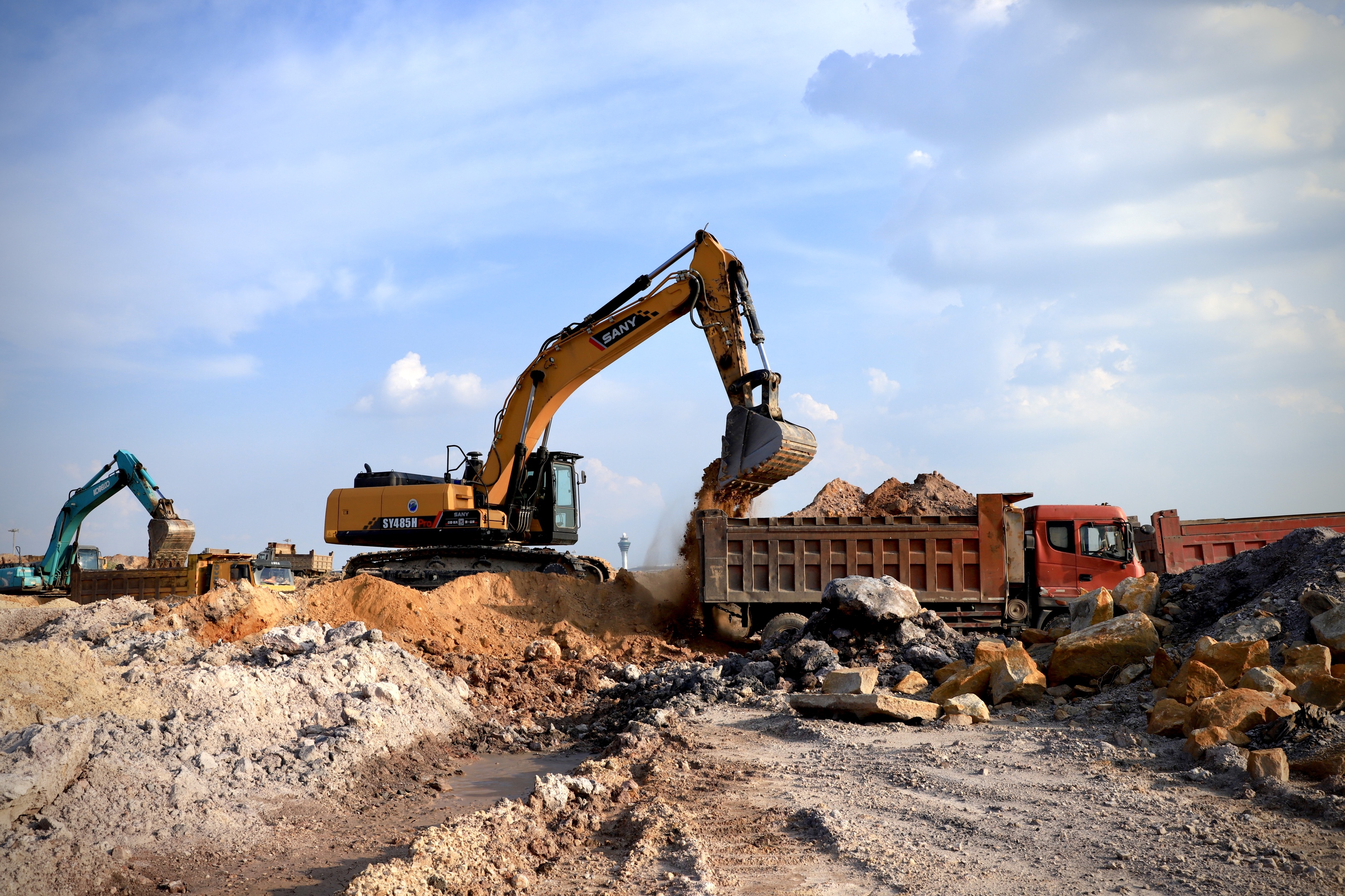 热火朝天的工地