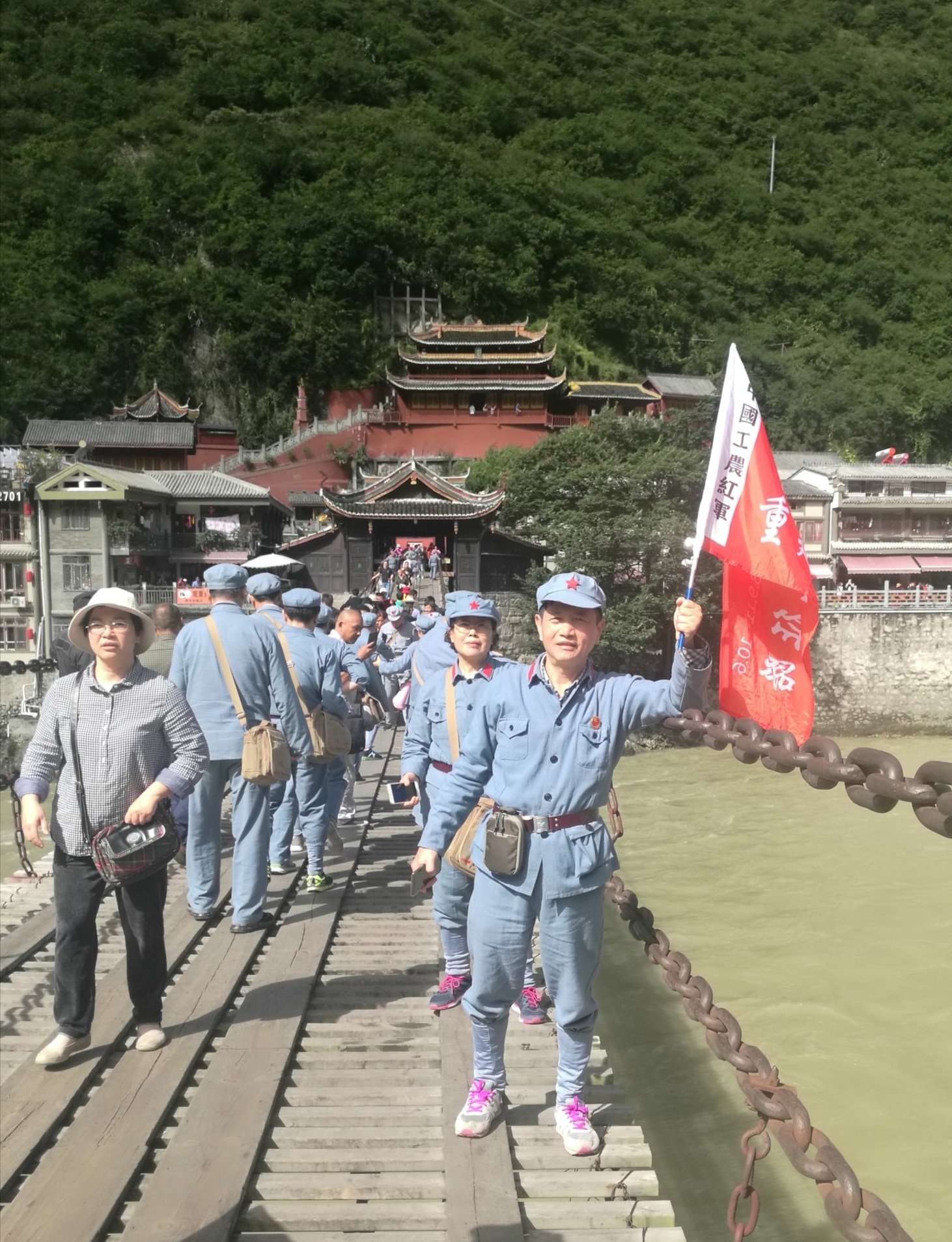 重走長征路19大渡橋橫鐵索寒紅軍飛奪瀘定橋