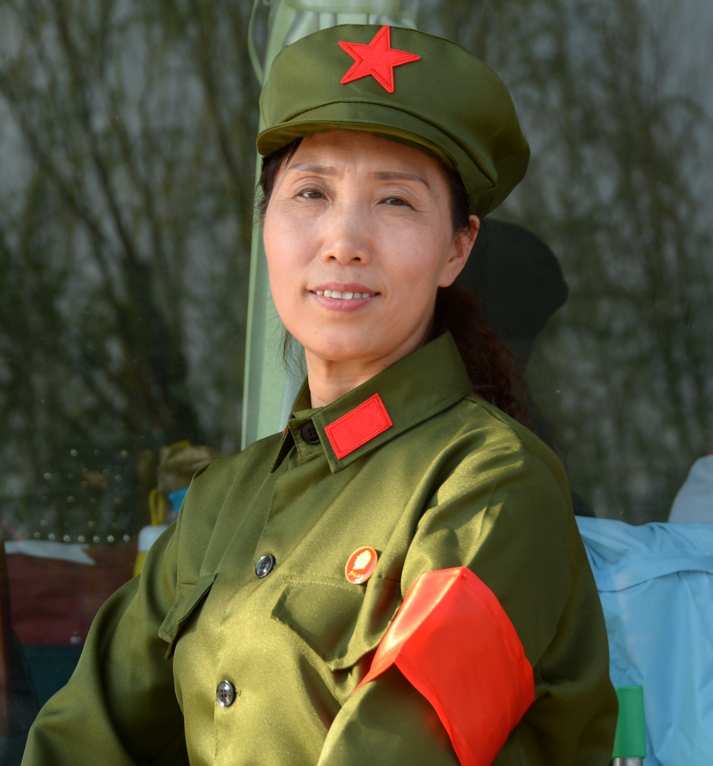 她,显的多年青!她,穿上军装更美!他,合唱队员!