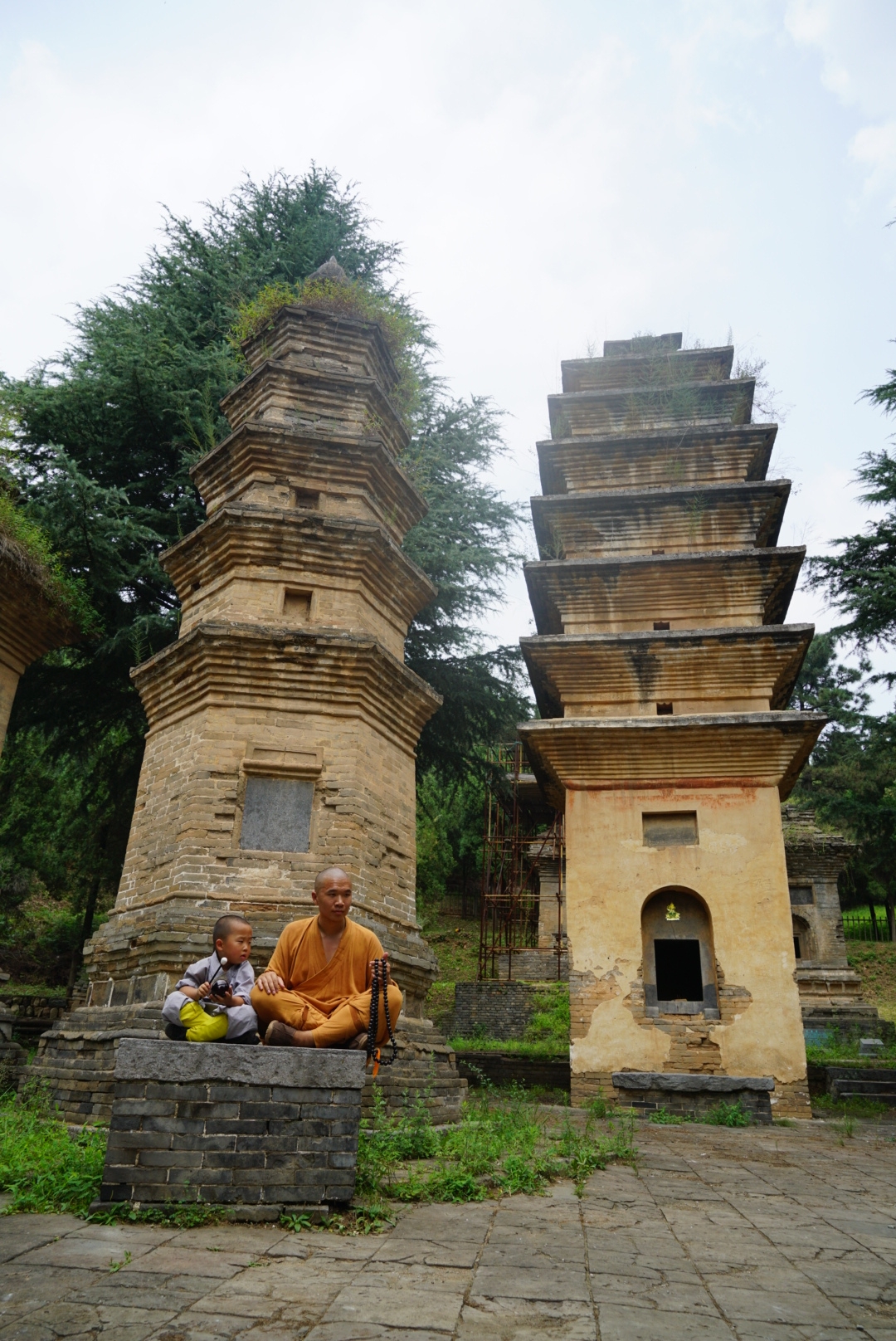 延波每天带着徒弟出门习武小石头在两岁多父母就将他送到少林寺开始习