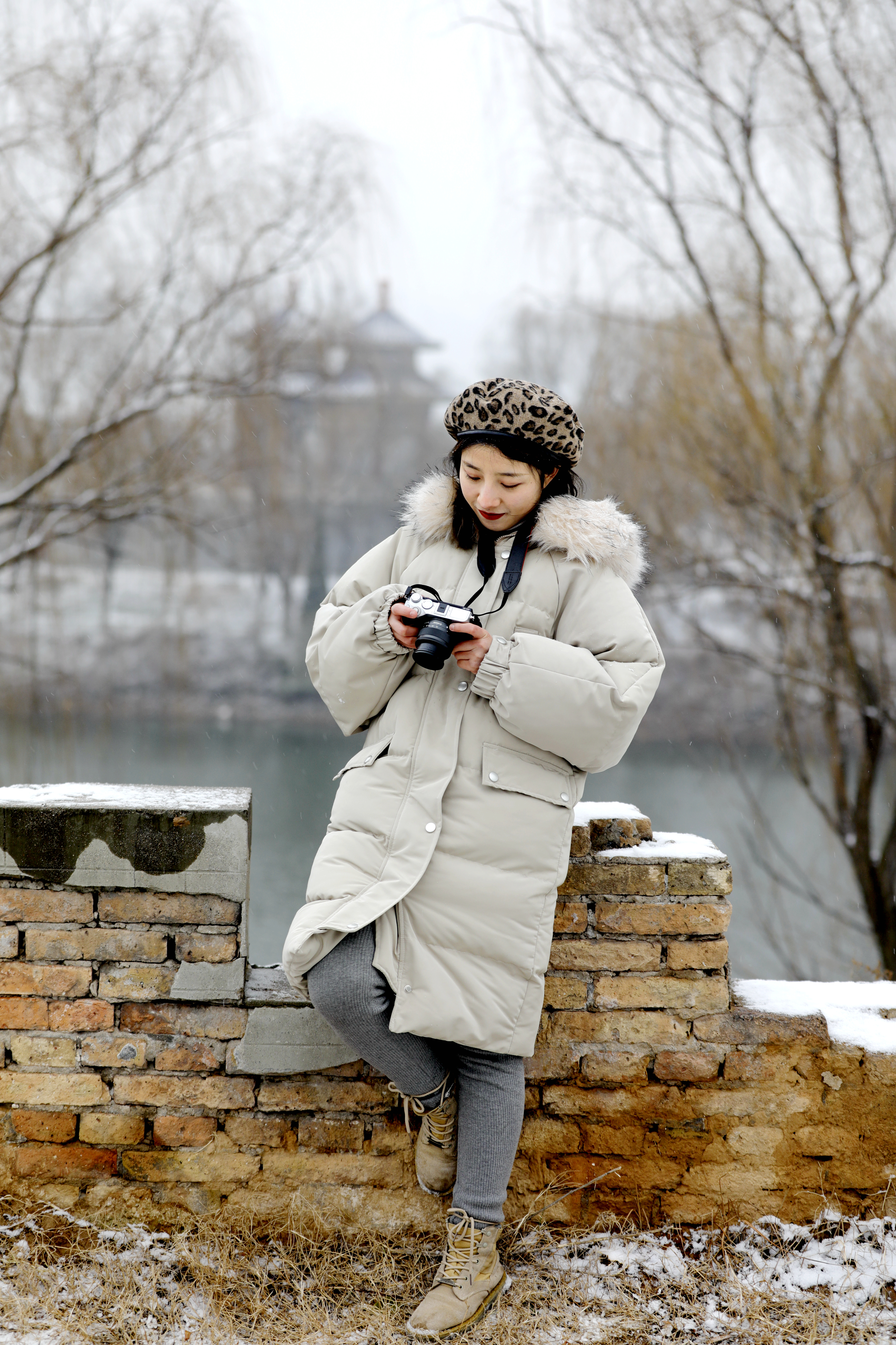 清纯女孩雪中来