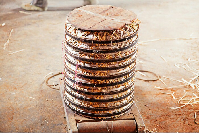 包好的豆饼垛手绘榨油机草图立式榨油机组丝杠的螺纹为矩形螺纹第五道