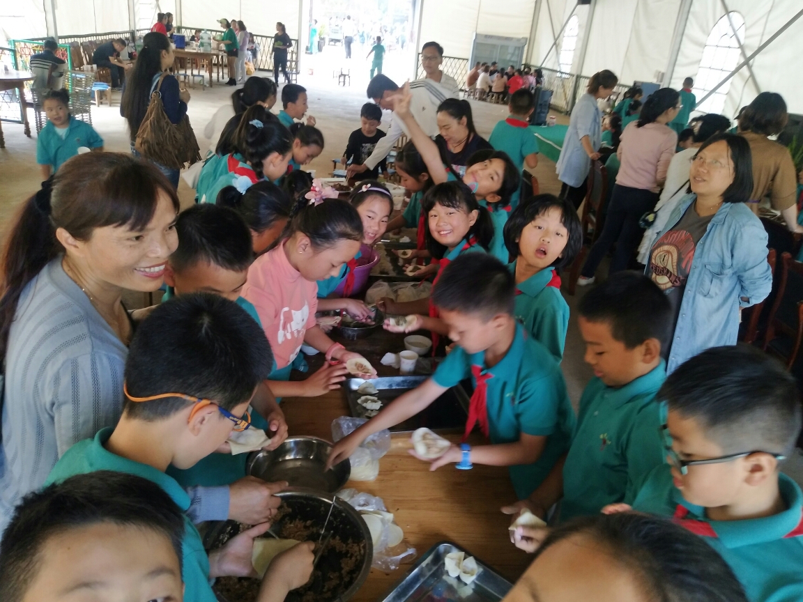 聚焦Ⅱ就在今天芒市三小200班同学走进载瓦拥他们去干什么