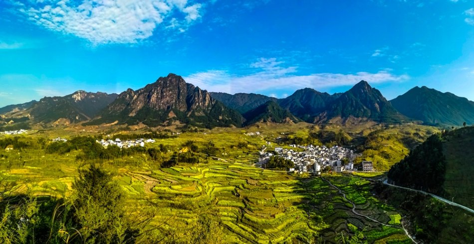 家朋梅干岭梯田的油菜花开了又是一个拍片的季节
