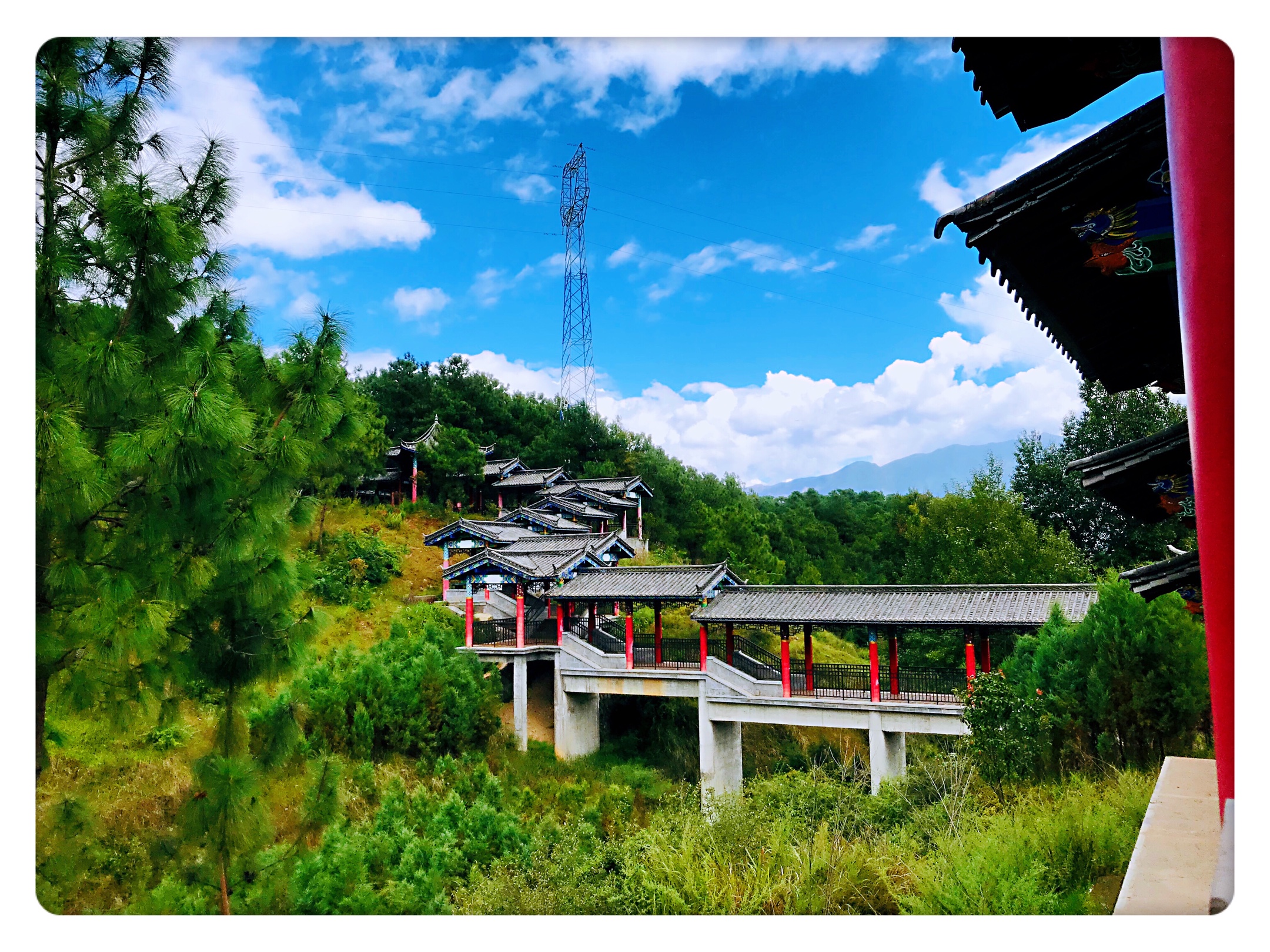 银都水乡原名石寨子,位于大理州鹤庆县草海镇新华村,是由七个典型的
