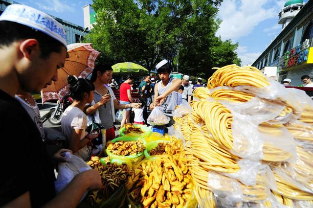 因为信仰伊斯兰教,回族每年主要过三个重大节日,即开斋节,古尔邦节和