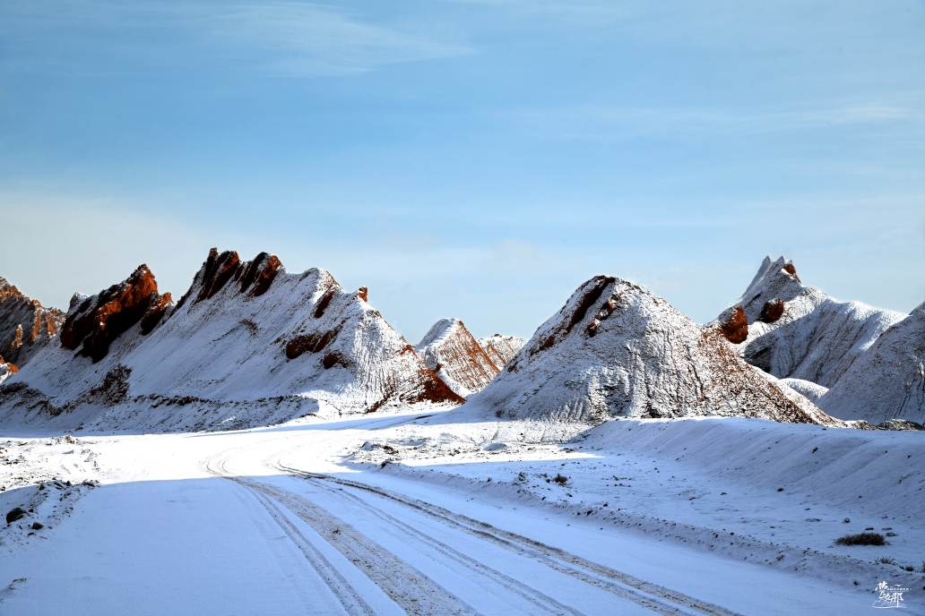 阿克苏拜城县雅丹地貌黑英山红丹霞3