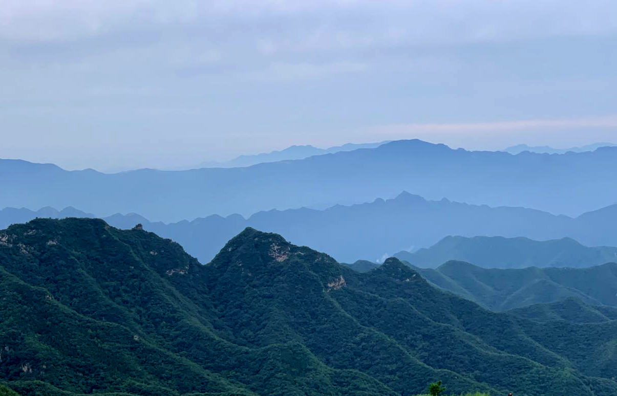 山峦叠嶂如此多娇