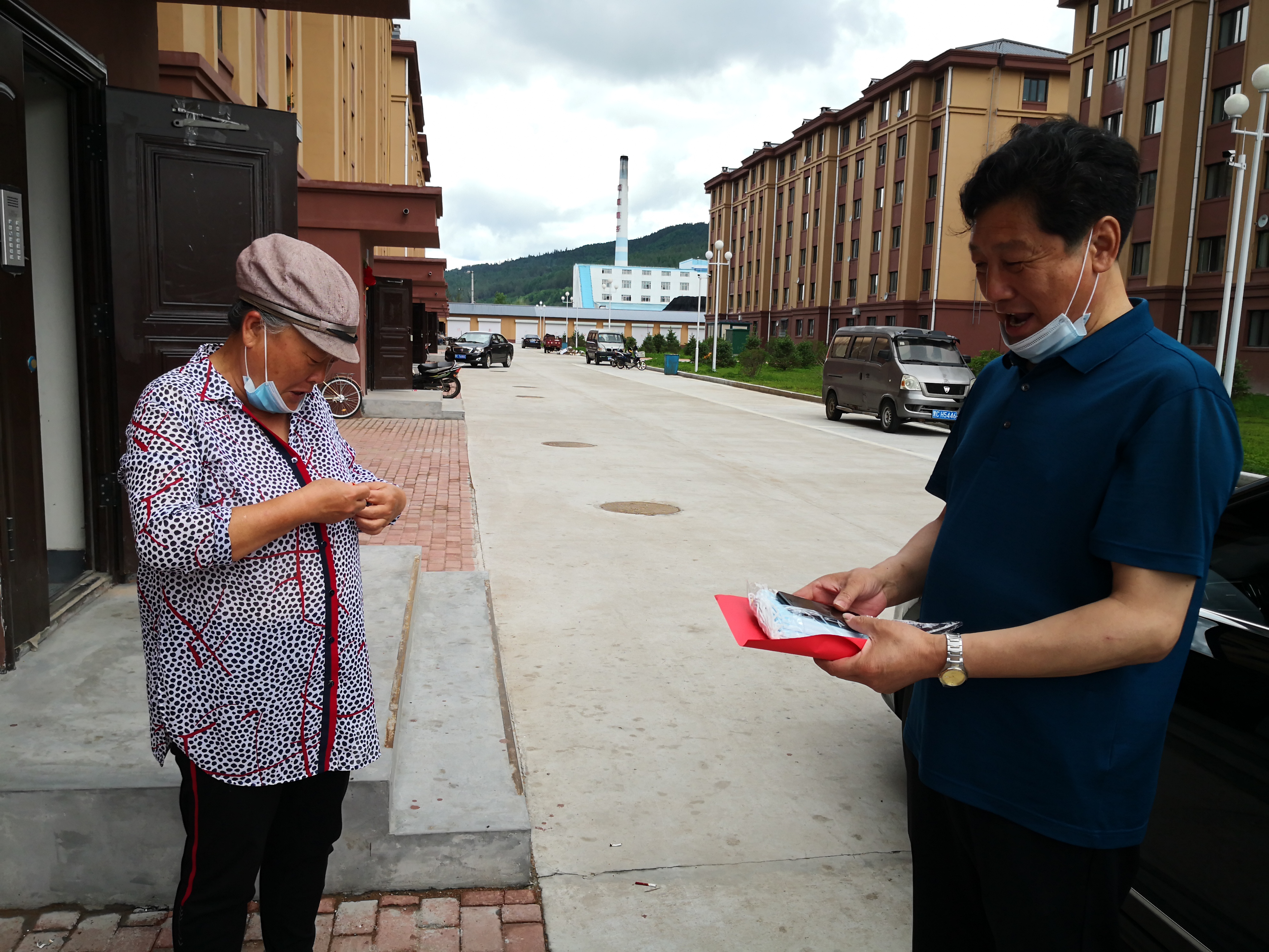 大海林林业局第二小学党支部开展七个一系列活动庆祝建党99周年