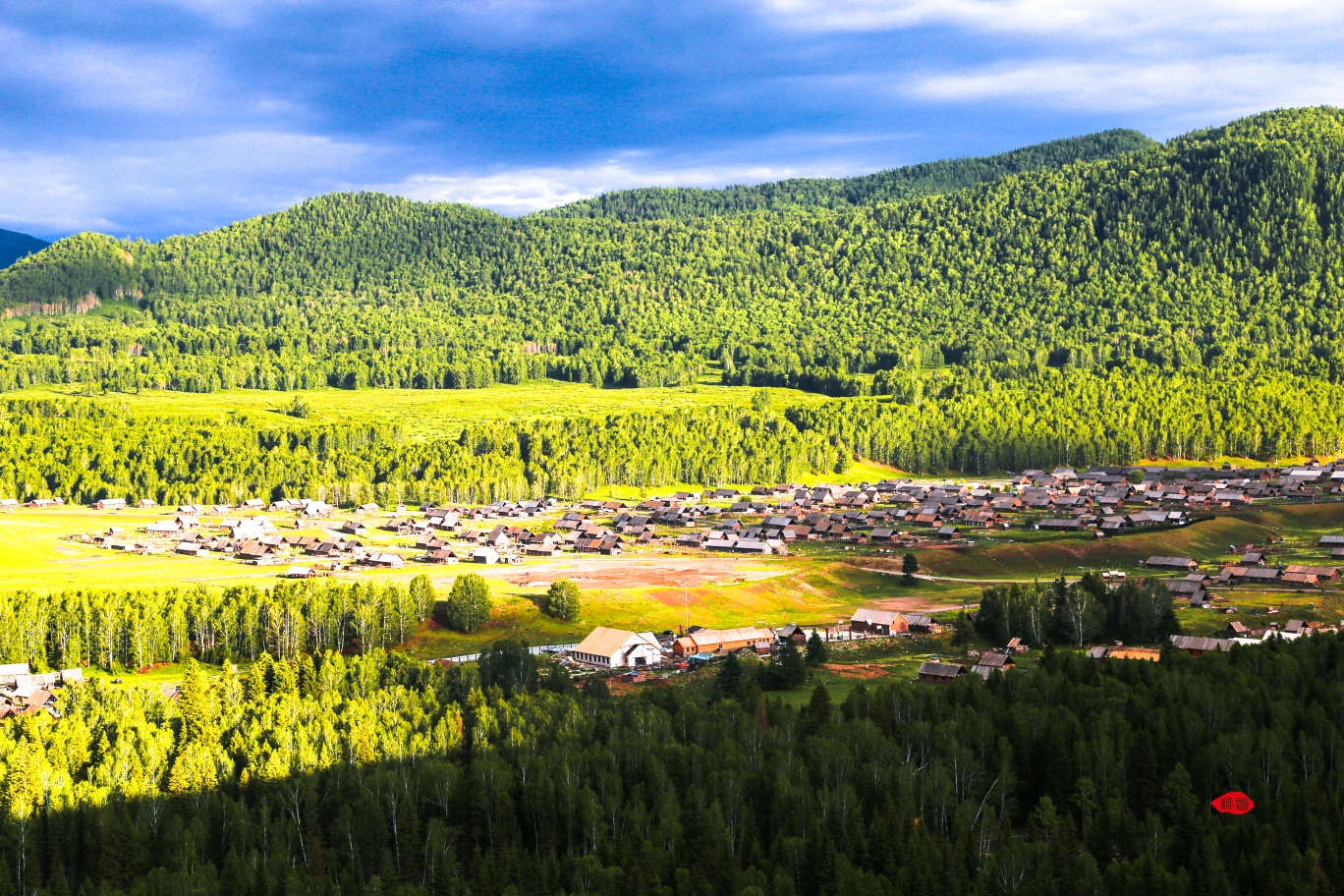 大美新疆五镶嵌在原始森林的村落禾木乡