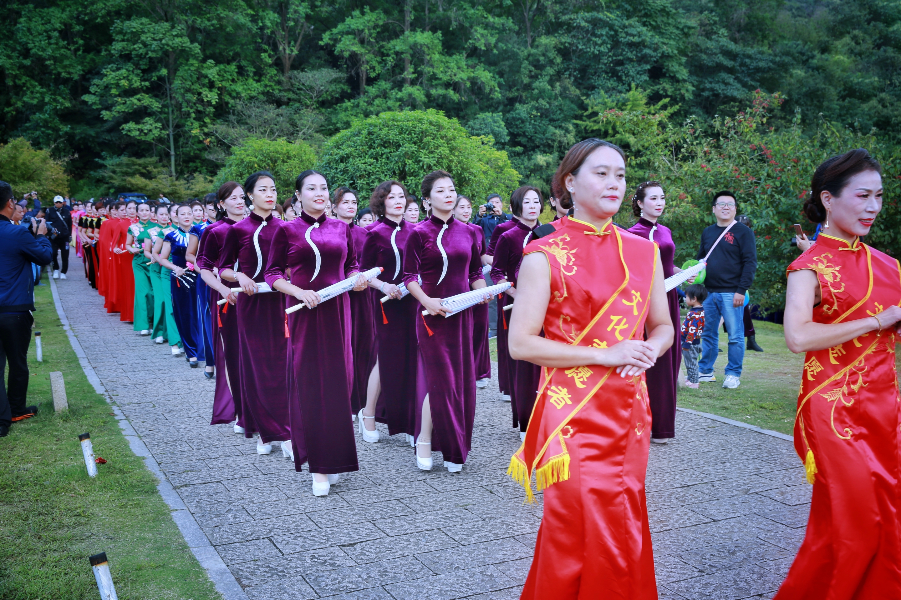 南山万人旗袍秀活动