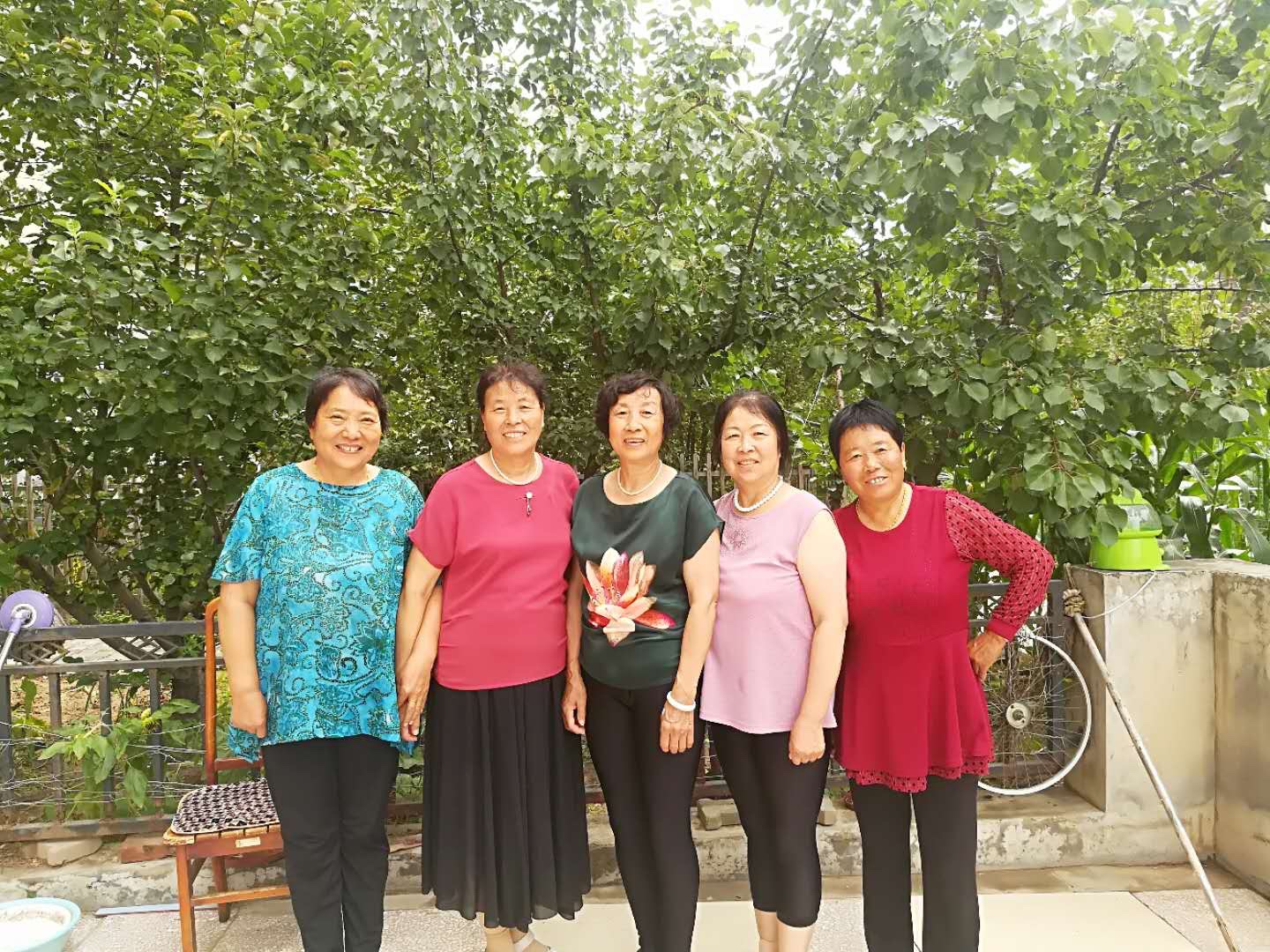 何培英,李春花,宋秀芳,倪玉兰,王丽花合影李玉花合影于大庆主会场合影