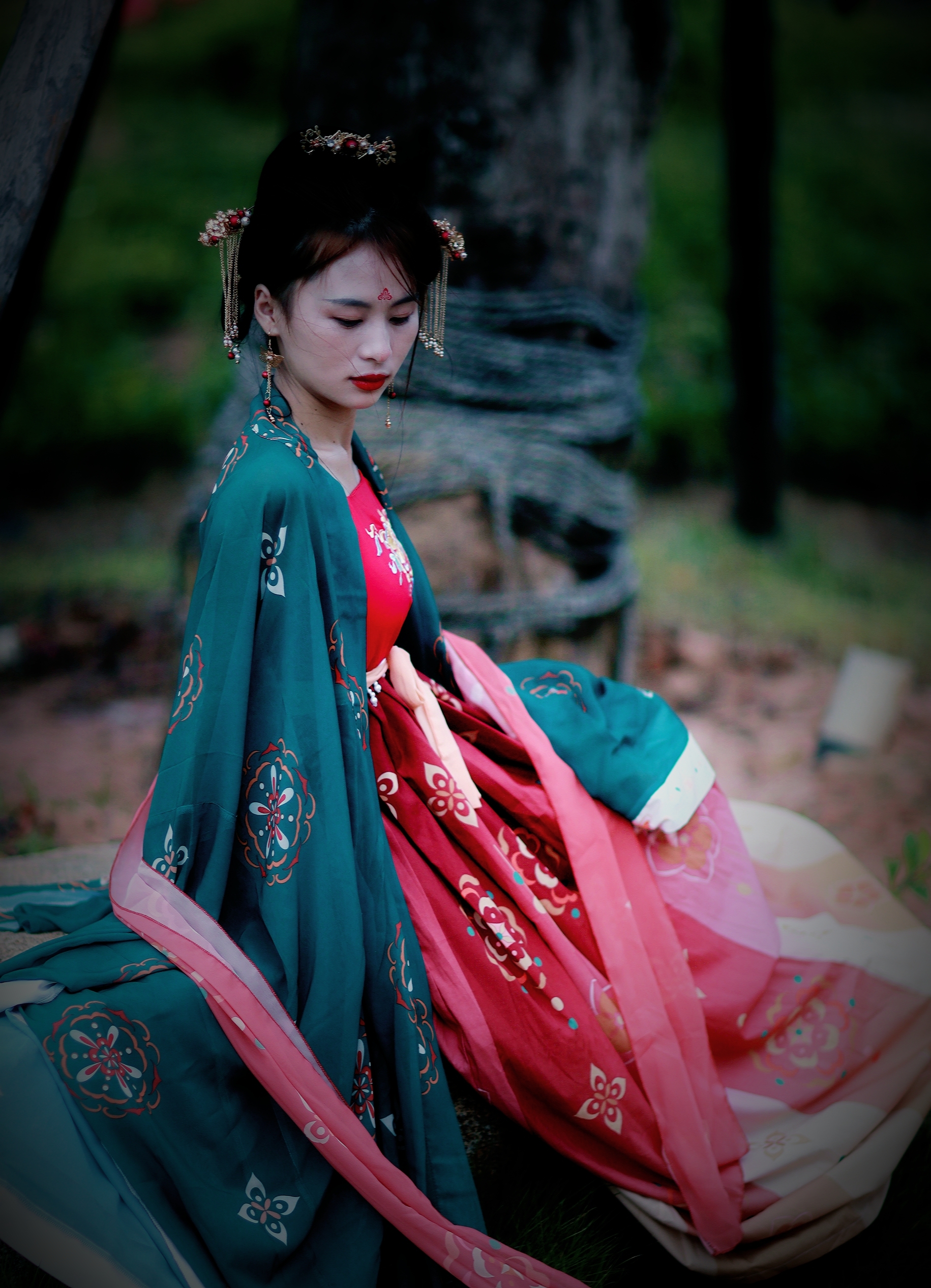 摄影/后期:刘友灼.出镜模特:小卫.摄影指导,服装:森林老人.