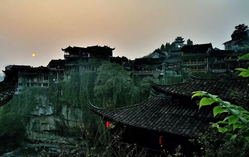 从宜丰到兴元府,要走多少天,师虔不知道,但他头顶的月亮知道;从洞山到