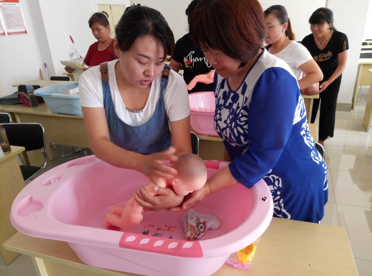 阳光大姐月嫂育婴师班开课啦