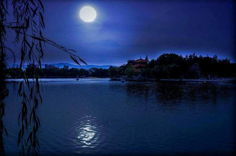 春江花月夜的中心景物图片