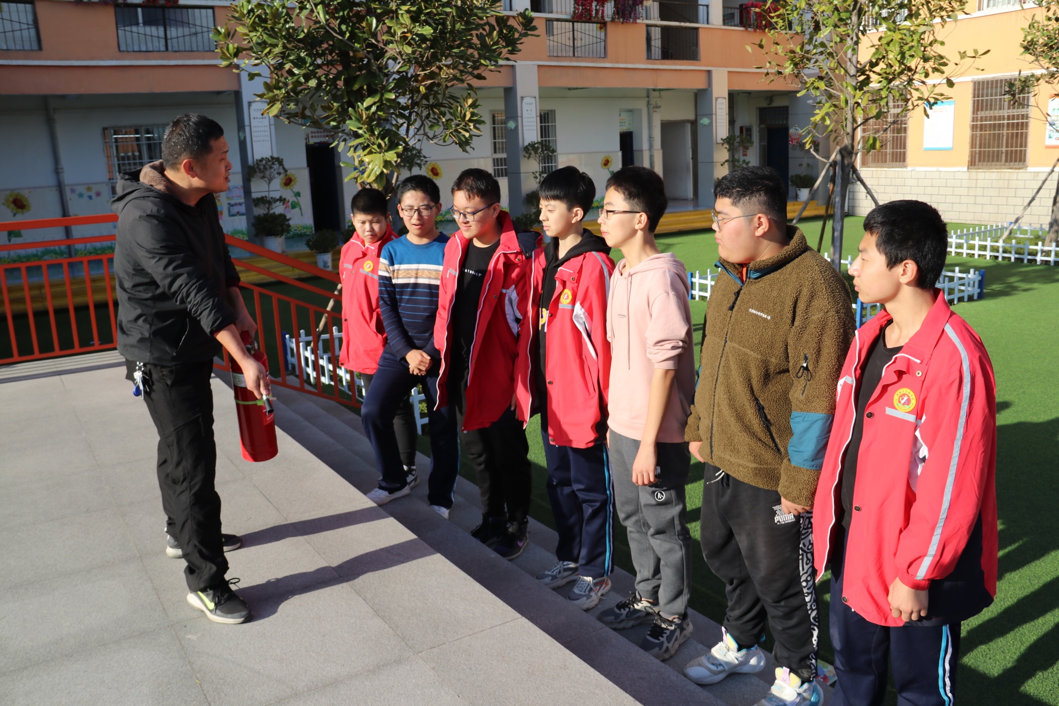 金旭学校开展消防应急演练活动