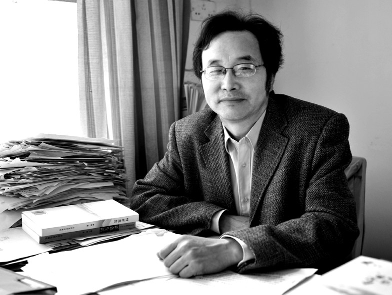 配乐散文诗夜幕里的布达拉宫作者李汉荣朗诵者老荣