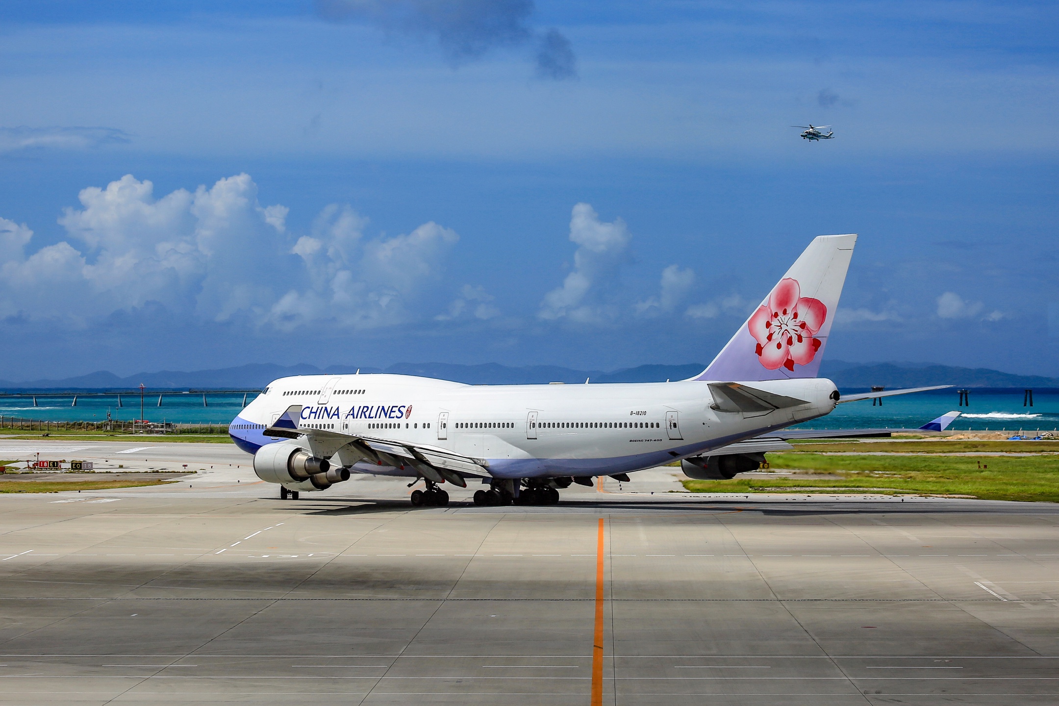 旅拍日本冲绳那霸国际机场的各型民航客机