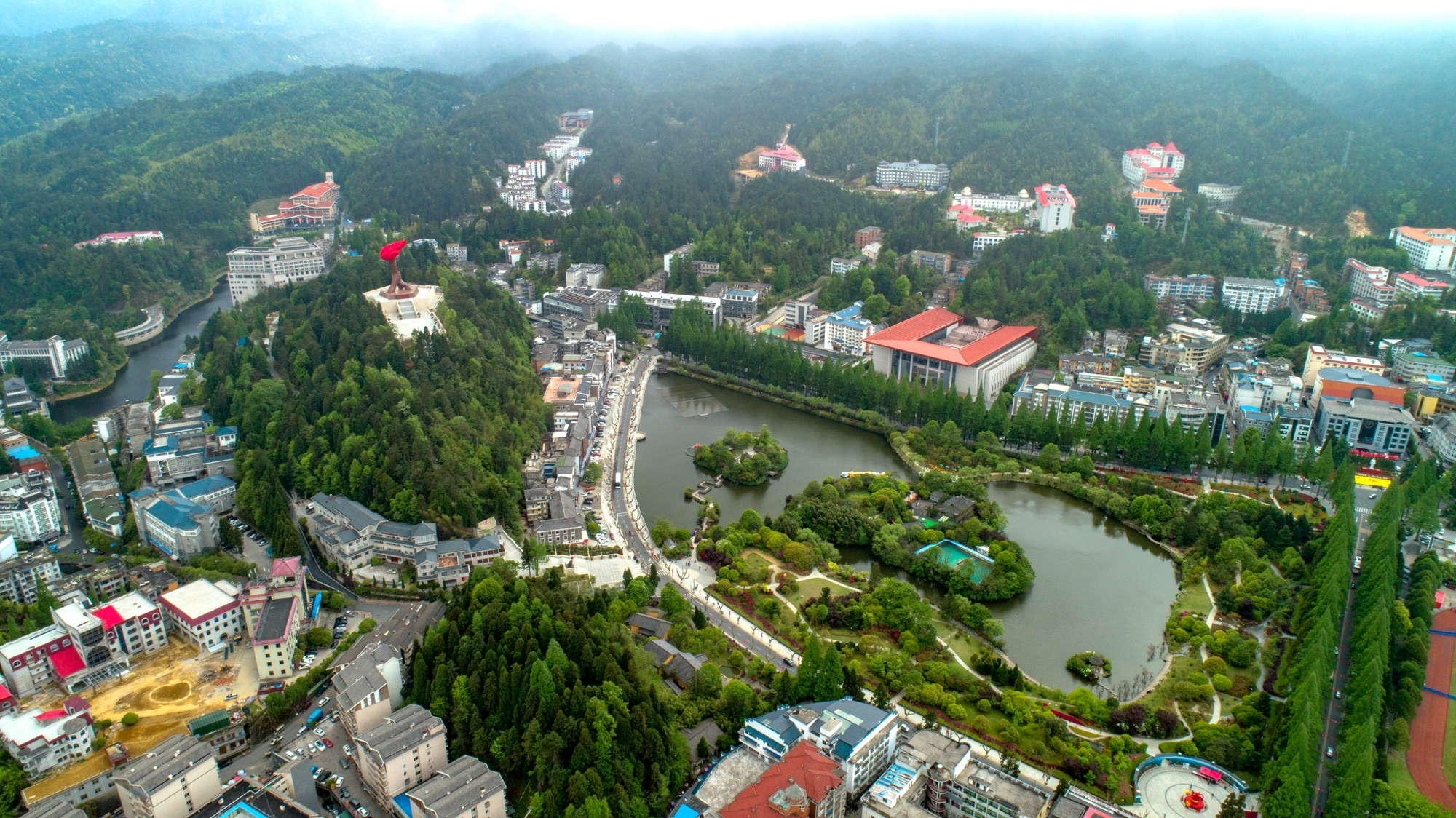 回望追光逐影的2018