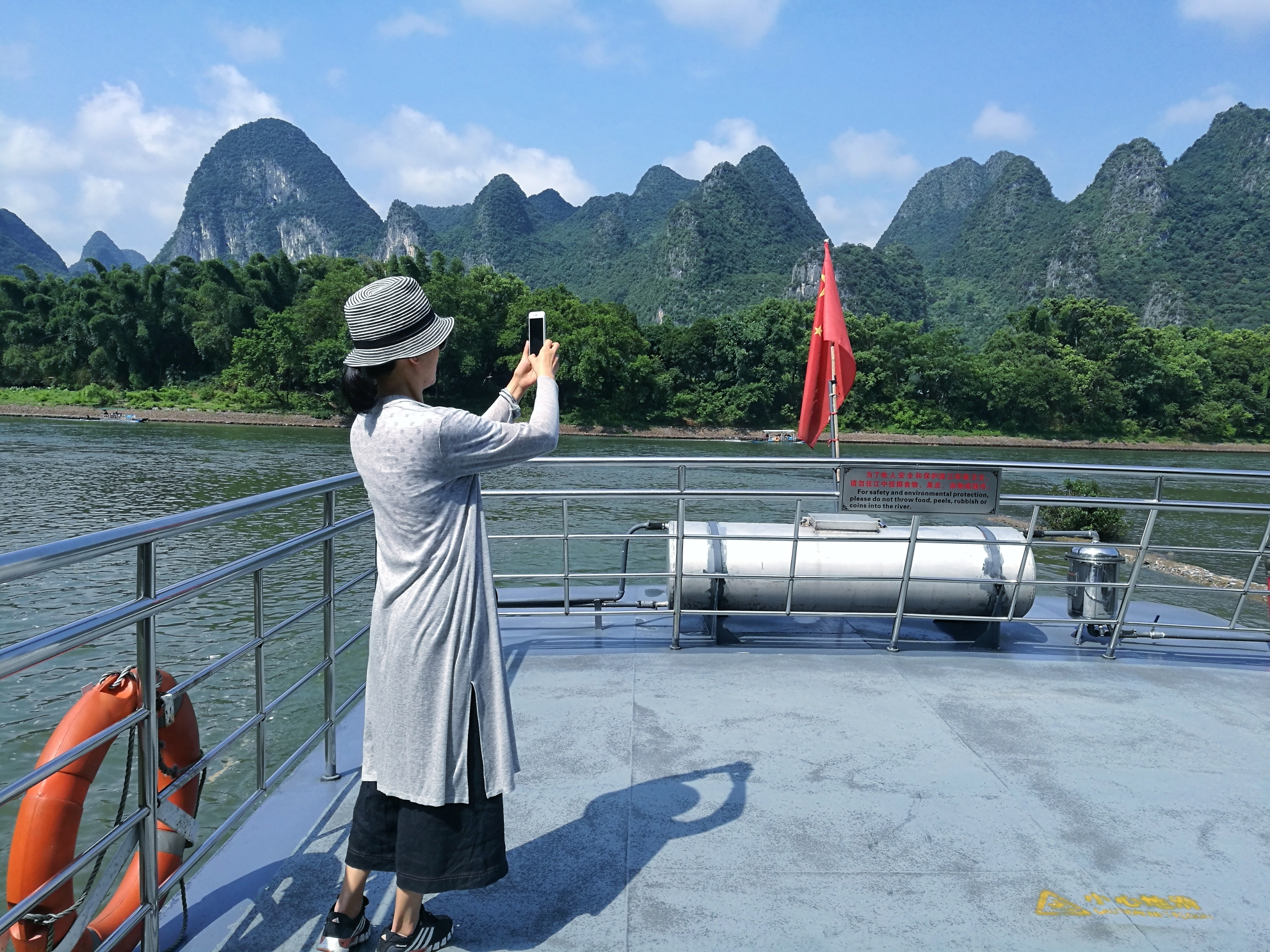 桂林山水之船游漓江