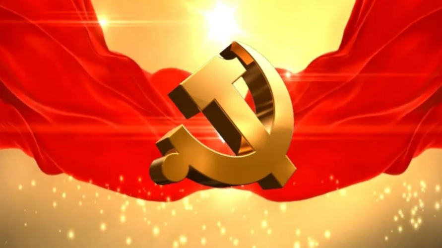 鲜血,染红了七月的苍穹,中国啊,南湖的红船,扬起铁锤与镰刀交织的风帆