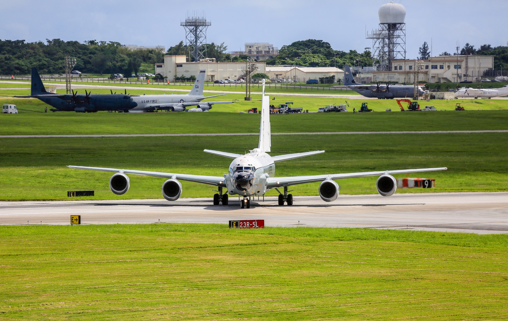2018914旅拍美国驻日本冲绳嘉手纳空军基地的各型军用飞机