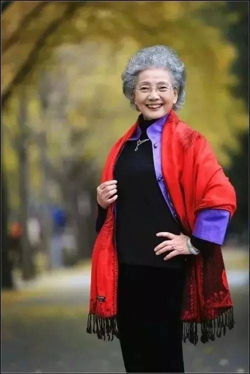 88岁的她成为中国最时尚的奶奶美的令人心醉