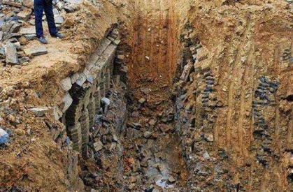 李鸿章被刨坟暴尸后人遭难