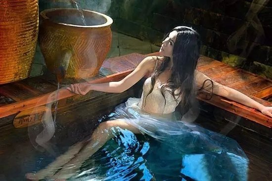 女人红酒